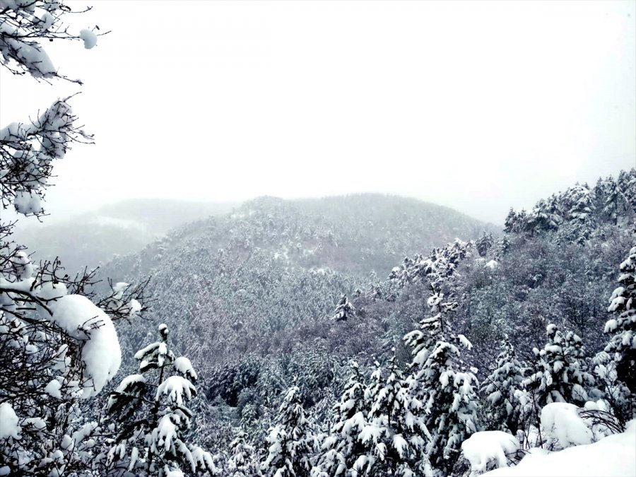 Kızılcahamam'da Kar Yağışıyla Kartpostallık Manzaralar Oluştu
