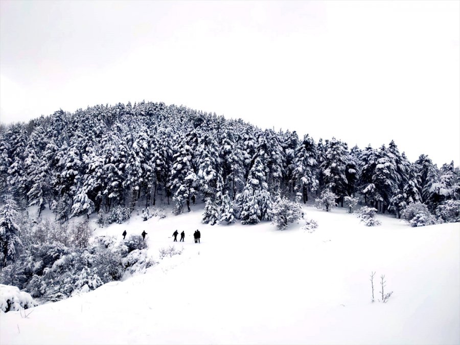 Kızılcahamam'da Kar Yağışıyla Kartpostallık Manzaralar Oluştu