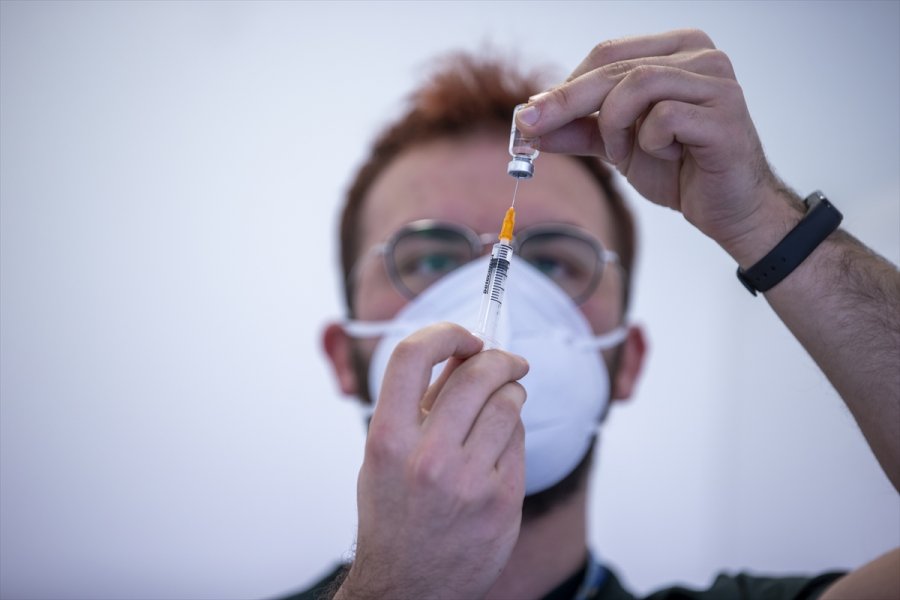 Kovid-19 Aşısı Yaptıran Sağlık Çalışanı Sayısı 700 Bini Geçti