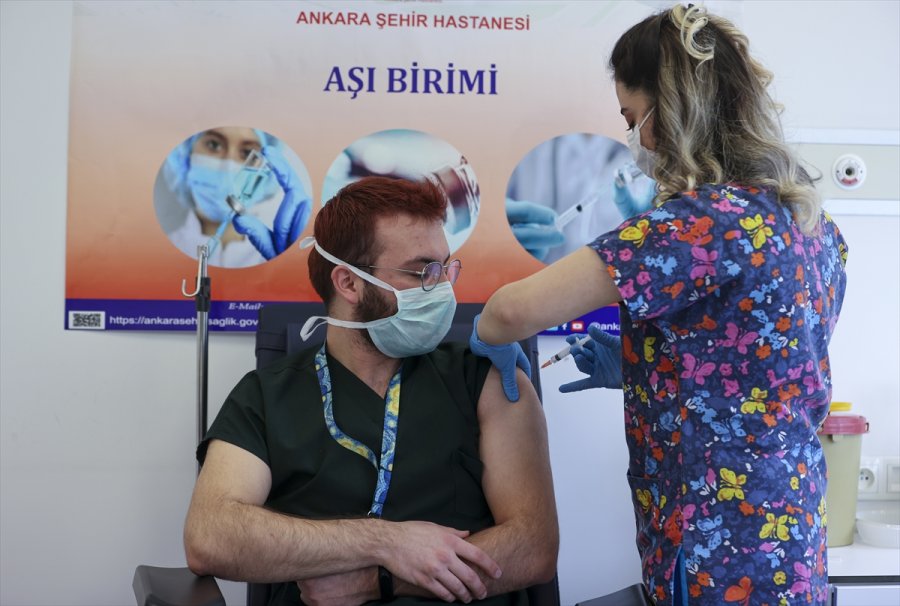 Kovid-19 Aşısı Yaptıran Sağlık Çalışanı Sayısı 700 Bini Geçti