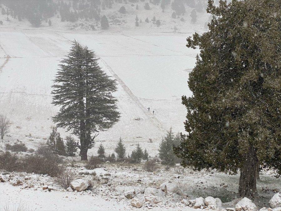 Antalya'nın Kaş İlçesinde Yüksek Kesimler Beyaza Büründü