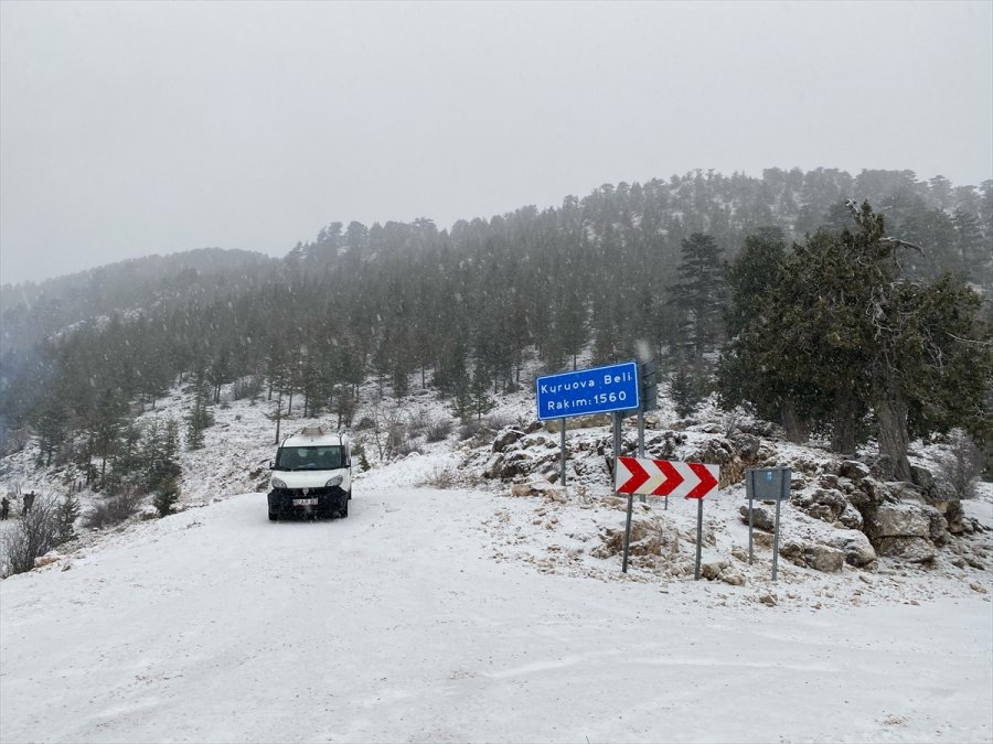Antalya'nın Kaş İlçesinde Yüksek Kesimler Beyaza Büründü