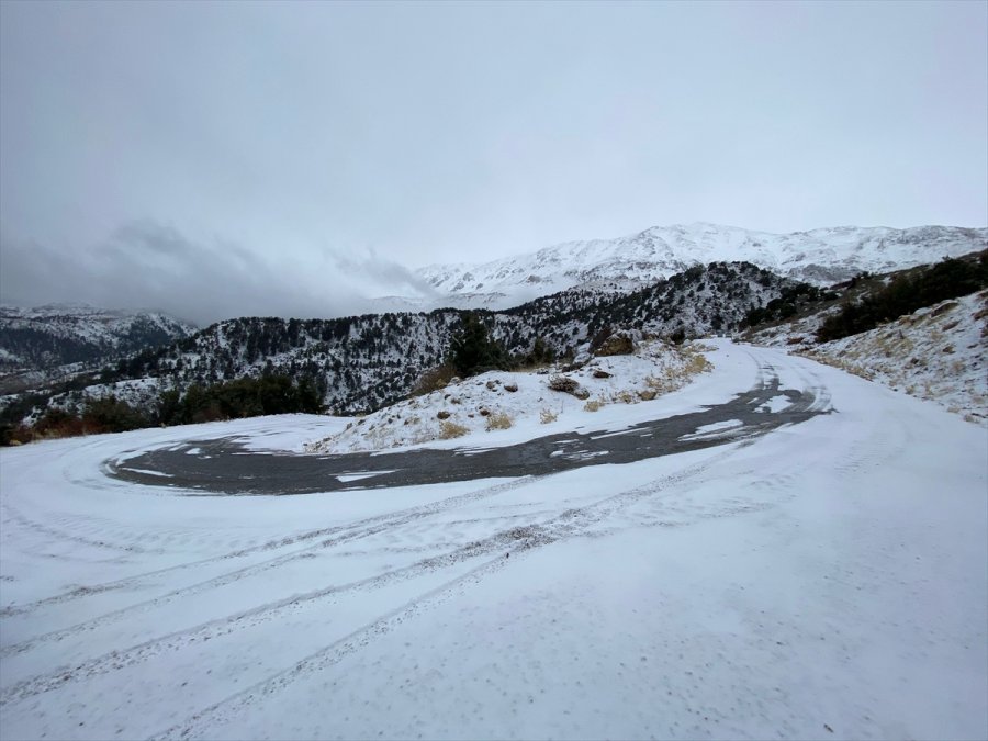 Antalya'nın Kaş İlçesinde Yüksek Kesimler Beyaza Büründü