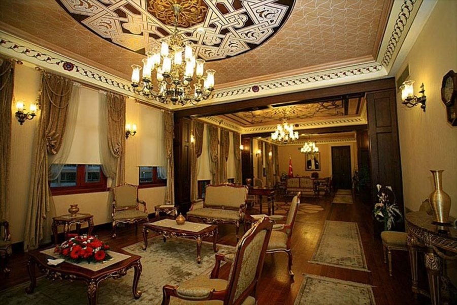 Asırlık Antalya Hükümet Konağı Geçmişe Işık Tutuyor