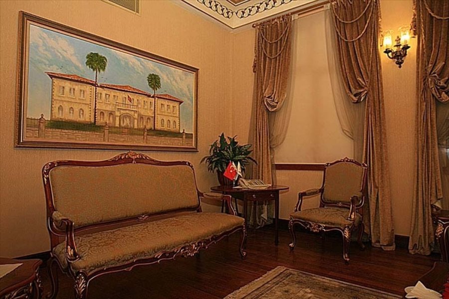 Asırlık Antalya Hükümet Konağı Geçmişe Işık Tutuyor