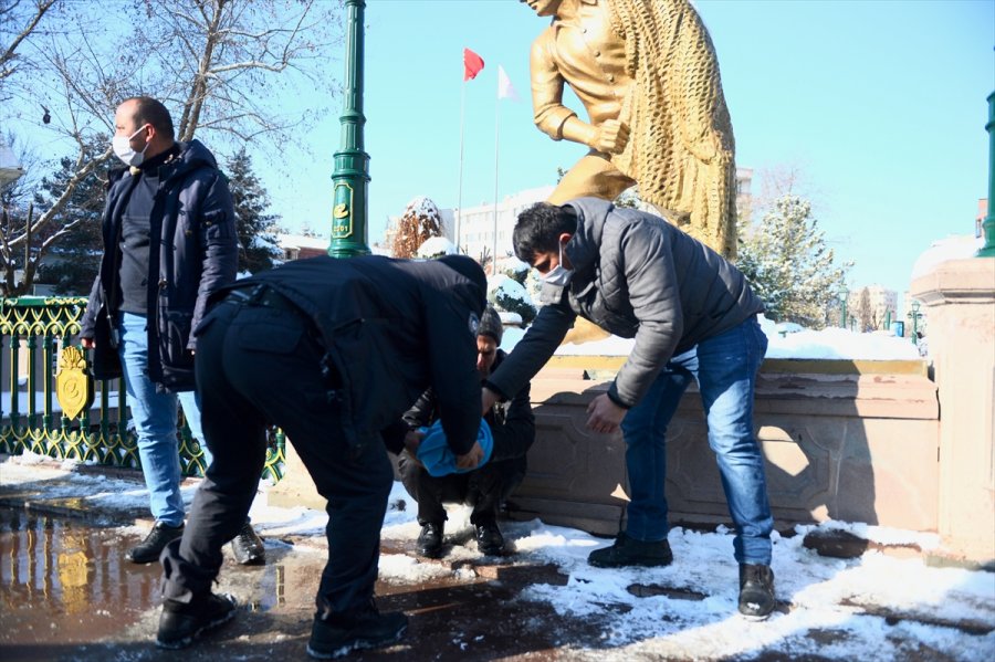 Eskişehir'de Porsuk Çayı'na Düşen Kişi Kurtarıldı