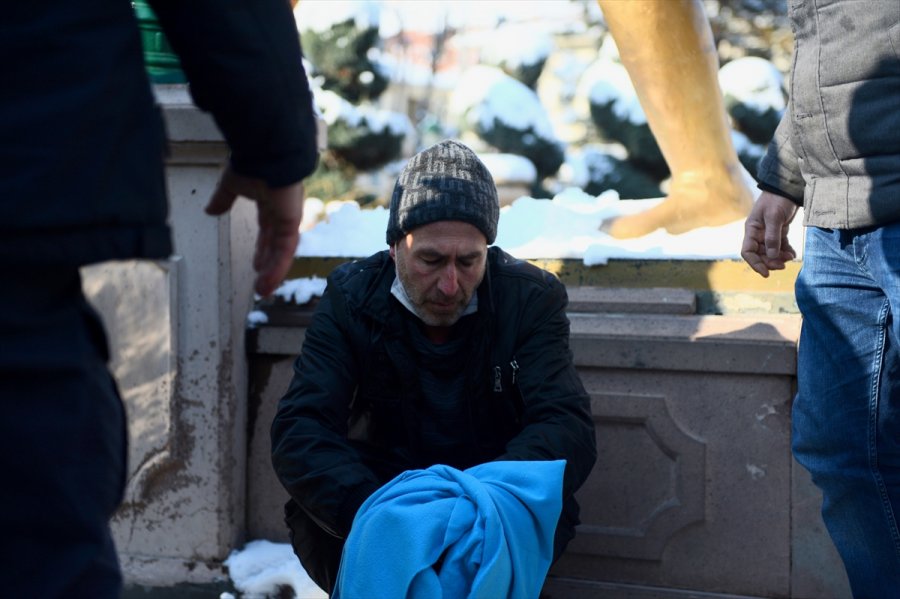 Eskişehir'de Porsuk Çayı'na Düşen Kişi Kurtarıldı