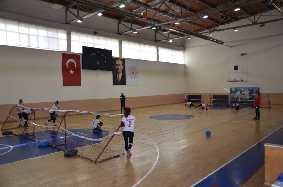 Karaman Valisi Işık, Goalball Kadın Milli Takımı'nı Ziyaret Etti