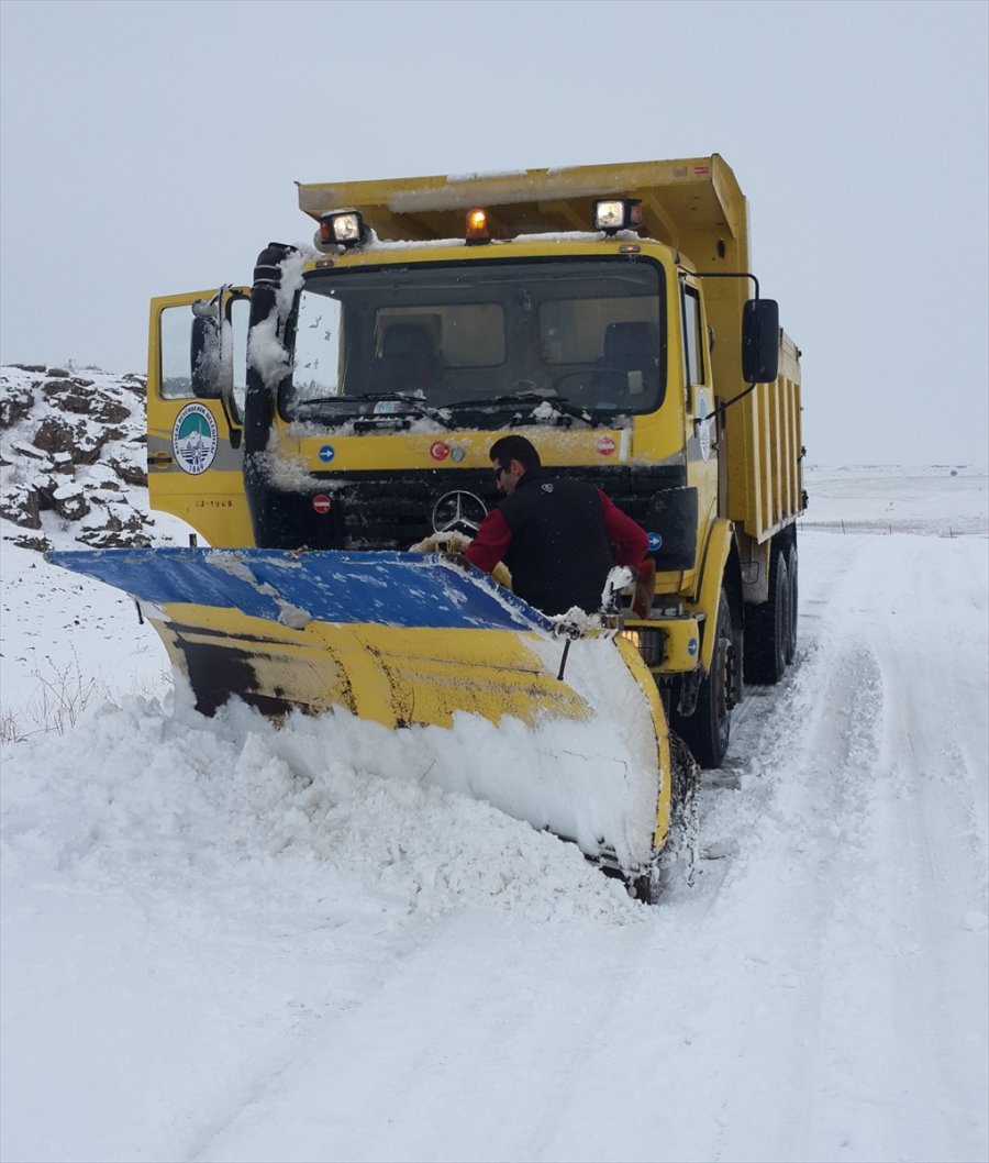 Kayseri Büyükşehir Belediyesinin Kar Timi Hafta Sonunda 266 Mahalle Yolunu Açtı