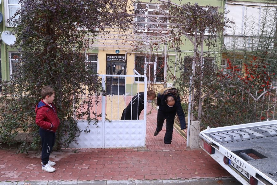 Konya'da Bahçe Kapısı Çalınan Sitenin Sakinleri Şaşkınlıkla Tedirginliği Bir Arada Yaşıyor