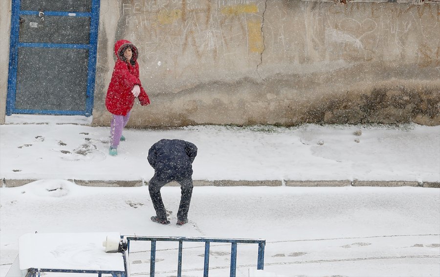 Konya'da Kar Ve Tipi Etkili Oluyor