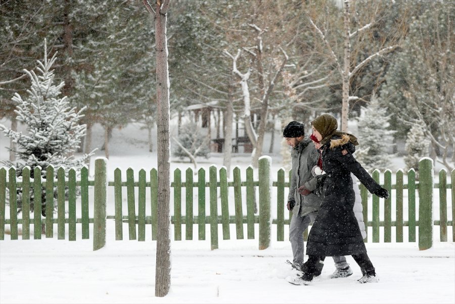 Konya'da Kar Ve Tipi Etkili Oluyor