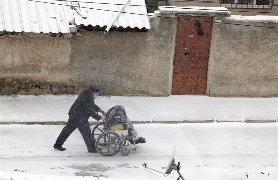 Konya'da Kar Ve Tipi Etkili Oluyor
