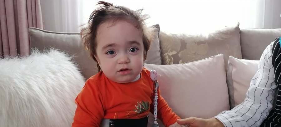 Konya'da Özşen Çifti, Enzim Hastası Kızlarının Tedavi İçin Yardım Eli Bekliyor