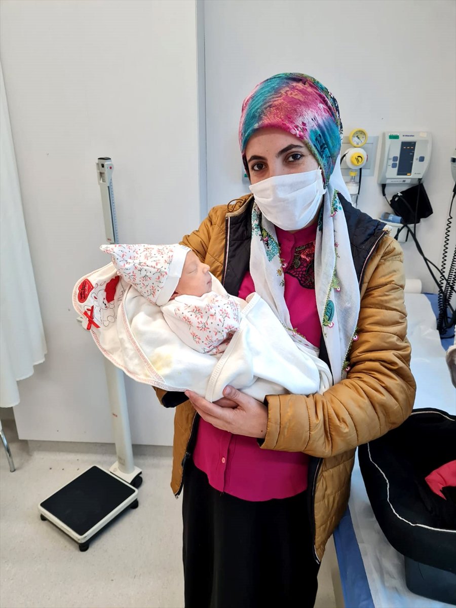 Mersin'de Karaciğer Ve Bağırsağı Dışarıda Doğan Miray Bebek Sağlığına Kavuştu