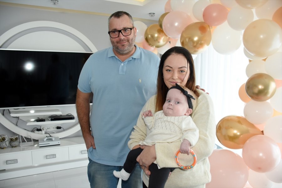 Sağlık Bakanlığının Sahip Çıktığı Yabancı Çiftin Bebeği Alicia'nın Birinci Yaşı Kutlandı