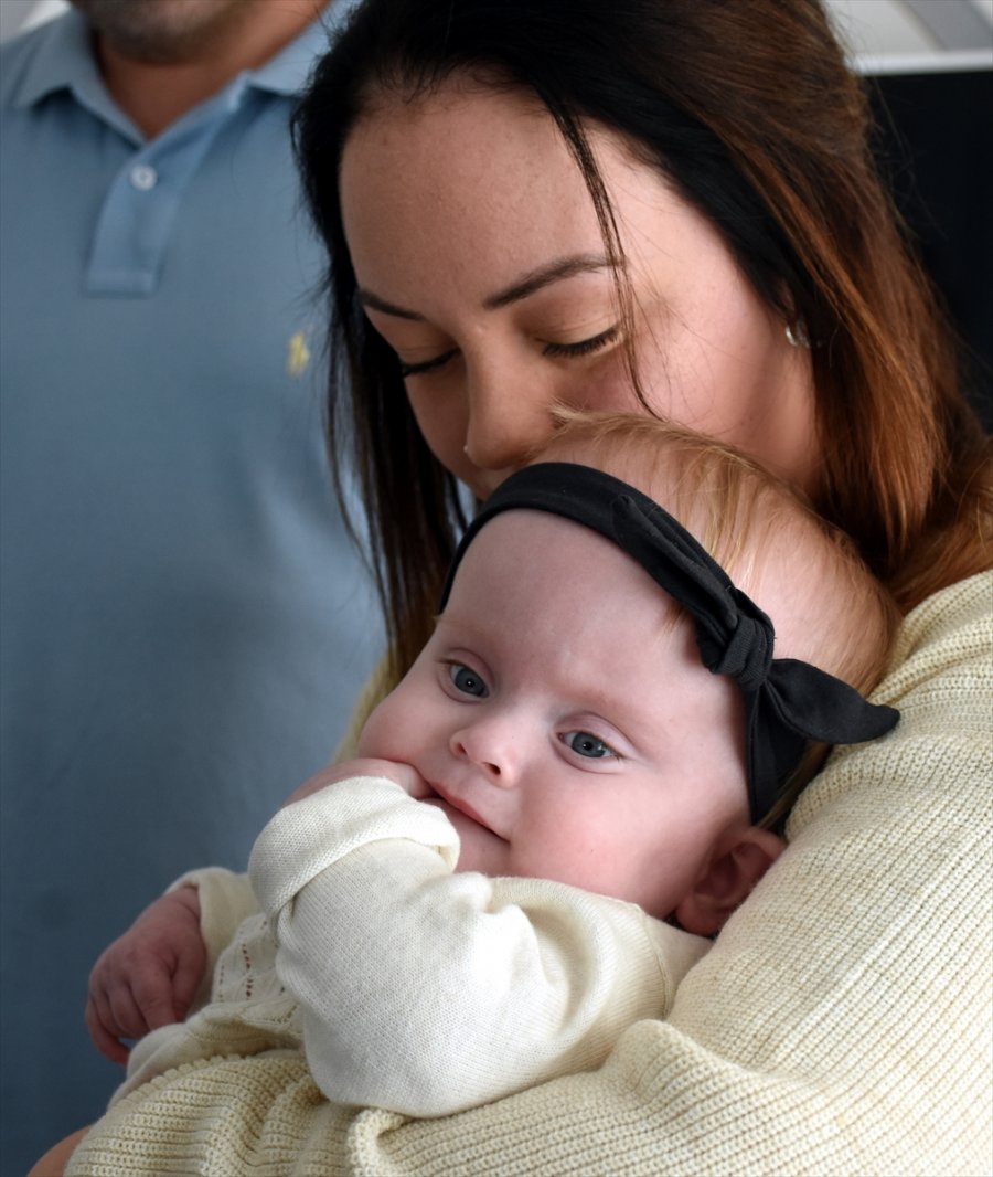 Sağlık Bakanlığının Sahip Çıktığı Yabancı Çiftin Bebeği Alicia'nın Birinci Yaşı Kutlandı
