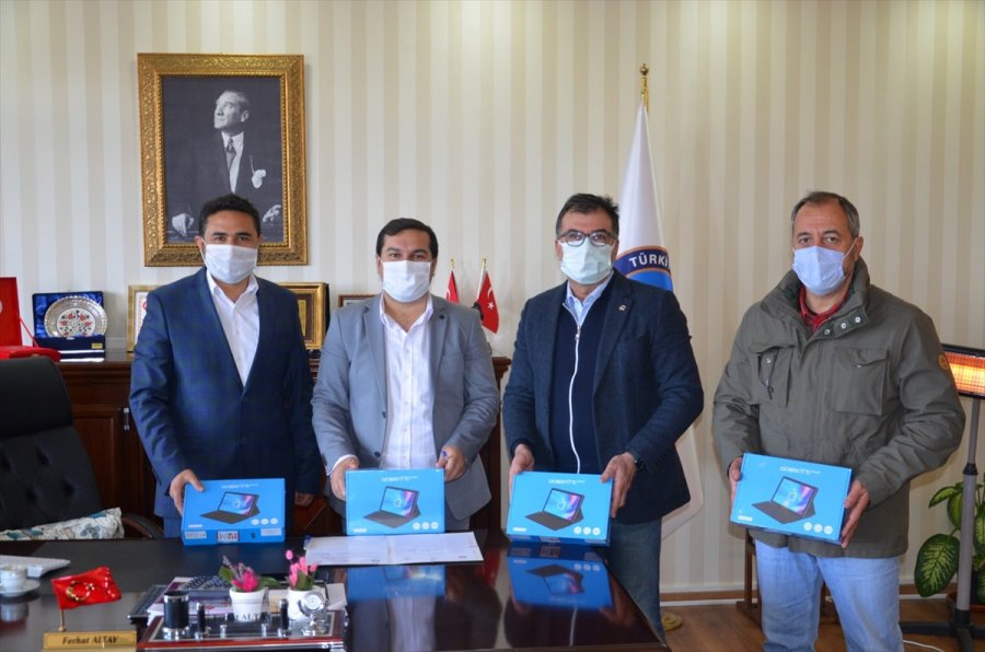 Tarsus Ticaret Ve Sanayi Odasından Öğrencilere Tablet Desteği