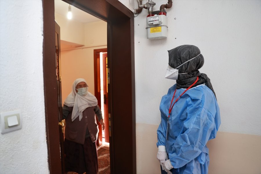 Yurt Genelindeki 90 Yaş Ve Üstü Evlerinde Aşılanıyor