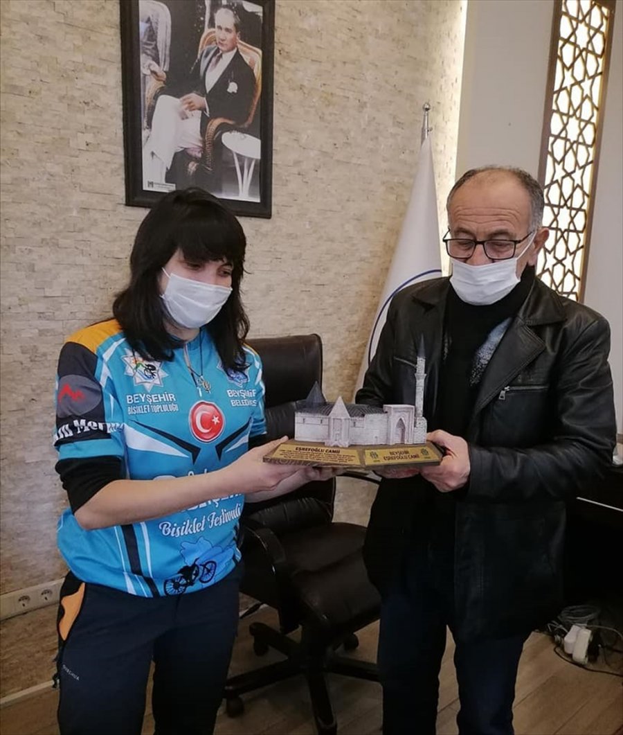 Bisikletiyle Dünya Turuna Çıkan Brezilyalı, Yolda Kara Yakalanınca Yardımına Belediye Başkanı Yetişti