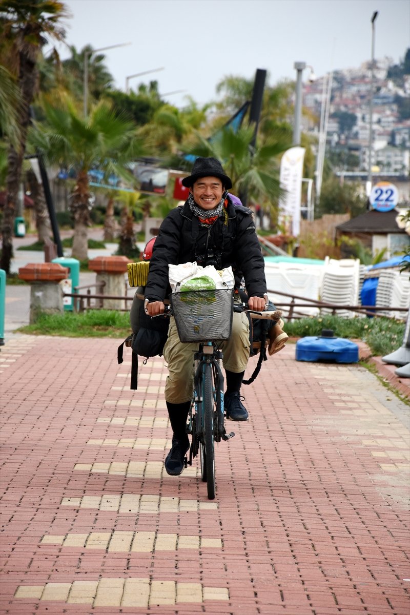 Dünya Turuna Çıkan Japon Turist Alanya'da Yamaç Paraşütü Atlayışı Yaptı