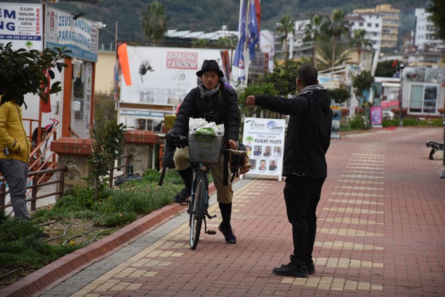 Dünya Turuna Çıkan Japon Turist Alanya'da Yamaç Paraşütü Atlayışı Yaptı