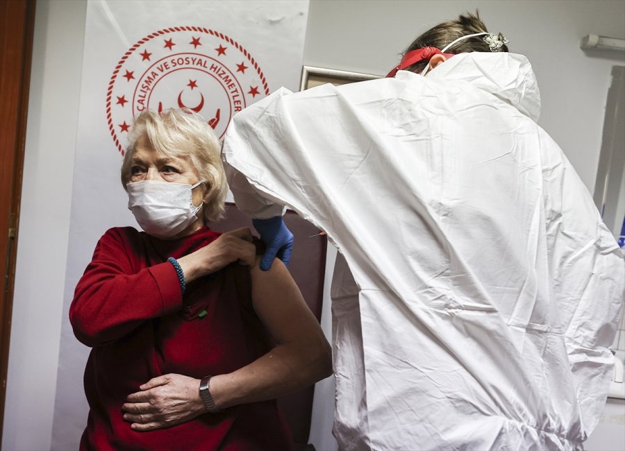 Engelli Ve Yaşlı Bakım Kuruluşlarında Coronavac Aşısı Uygulanmaya Başladı