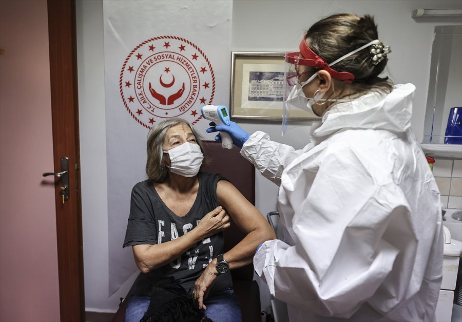 Engelli Ve Yaşlı Bakım Kuruluşlarında Coronavac Aşısı Uygulanmaya Başladı