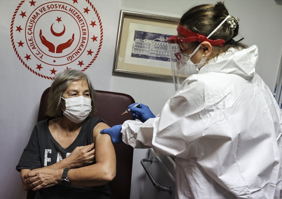 Engelli Ve Yaşlı Bakım Kuruluşlarında Coronavac Aşısı Uygulanmaya Başladı