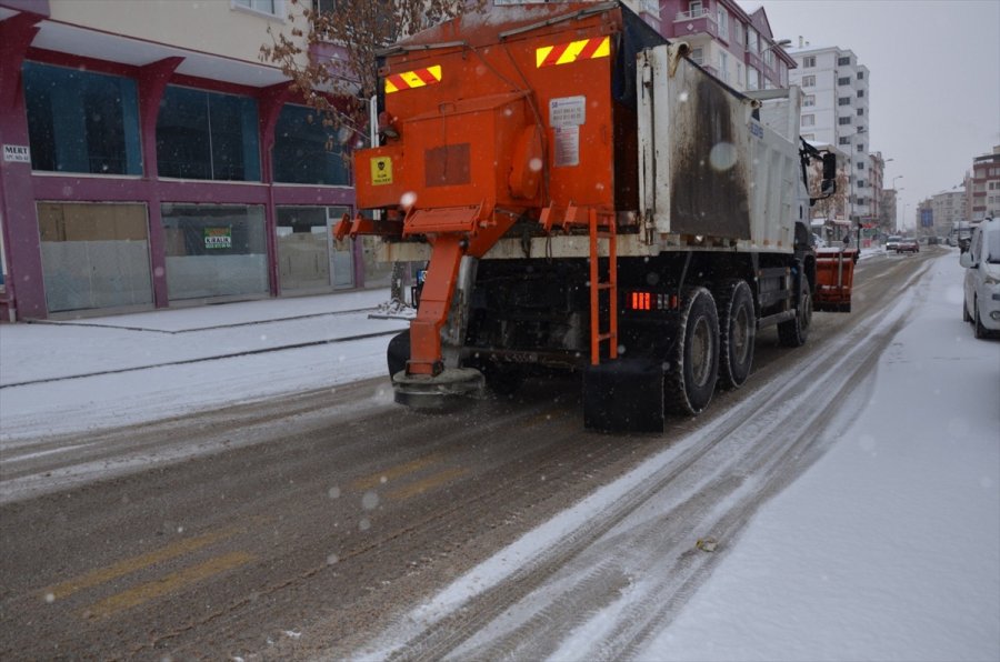 Kahramankazan'da Karla Mücadele Çalışmaları Sürüyor