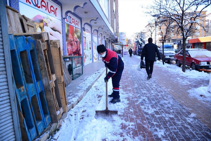 Kahramankazan'da Karla Mücadele Çalışmaları Sürüyor