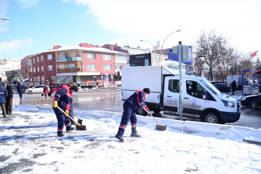 Kahramankazan'da Karla Mücadele Çalışmaları Sürüyor