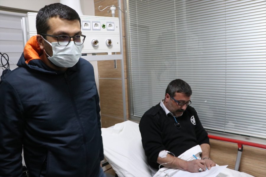 Karaman'da Tartışan Hasta Yakınlarına Müdahale Eden Güvenlik Görevlisi Bıçaklandı