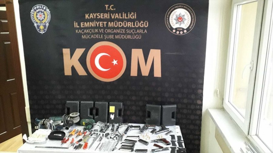 Kayseri'de Kurusıkı Tabancaların Namlusunu Açıp Piyasaya Süren İki Zanlı Yakalandı