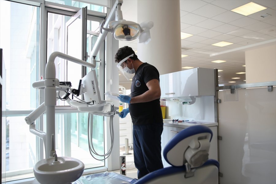 Aldıkları Ek Tedbirlerle Kesintisiz Diş Tedavisi Ve Eğitim Hizmeti Sundular