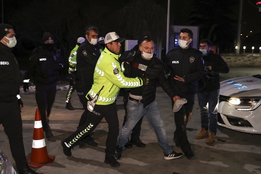Ankara'da Alkollü Sürücü Yakıt Pompasına Çarptı