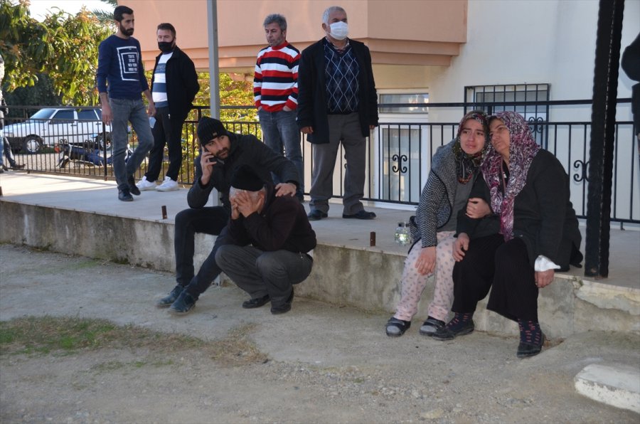 Antalya'da Bir Çift, Evlerinin Yanmasını Gözyaşlarıyla İzledi