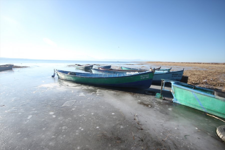 Beyşehir Gölü'nün Kıyıları Dondurucu Soğuklardan Kısmen Buz Tuttu