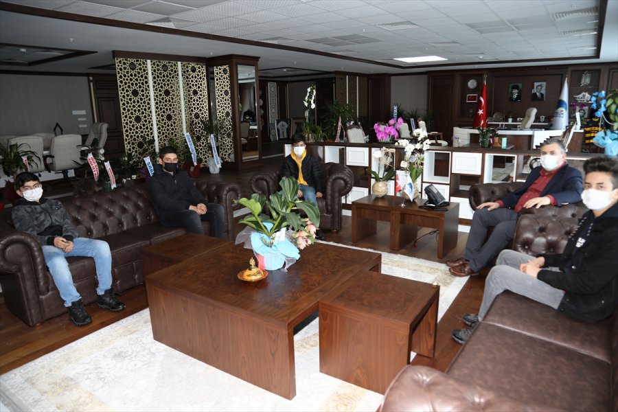 Gençlerden Başkan Demirbaş’a Teşekkür Ziyareti