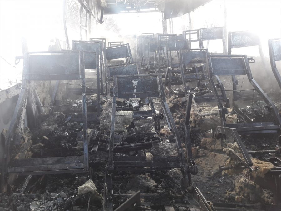 Kayseri'de Seyir Halindeki İşçi Servisi Yandı