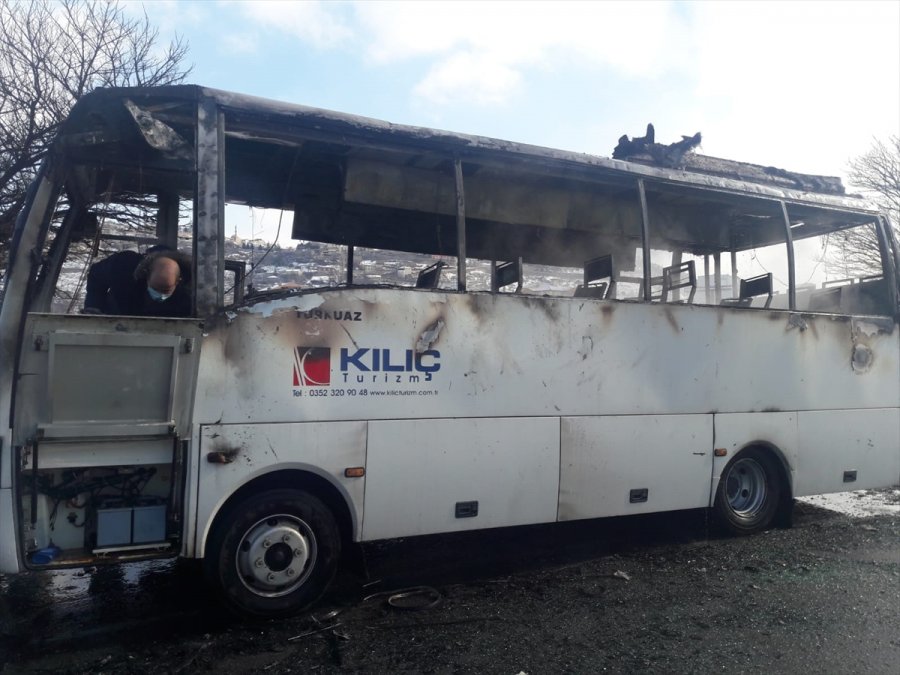 Kayseri'de Seyir Halindeki İşçi Servisi Yandı