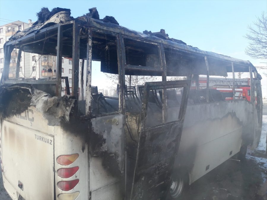 Kayseri'de Seyir Halindeki İşçi Servisi Yandı