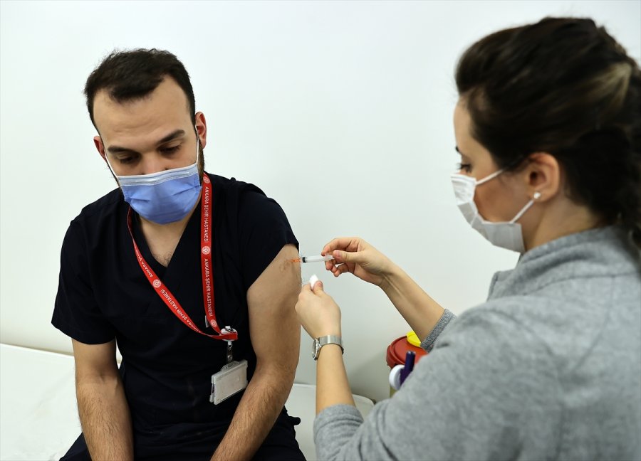 Kovid-19 Aşısı Yaptıranların Sayısı Bir Milyona Yaklaştı