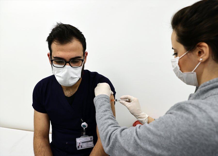 Kovid-19 Aşısı Yaptıranların Sayısı Bir Milyona Yaklaştı