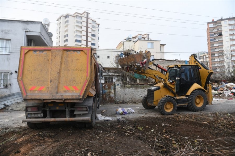 Mersin'de 10 Yıldır Atık Biriktirilen 