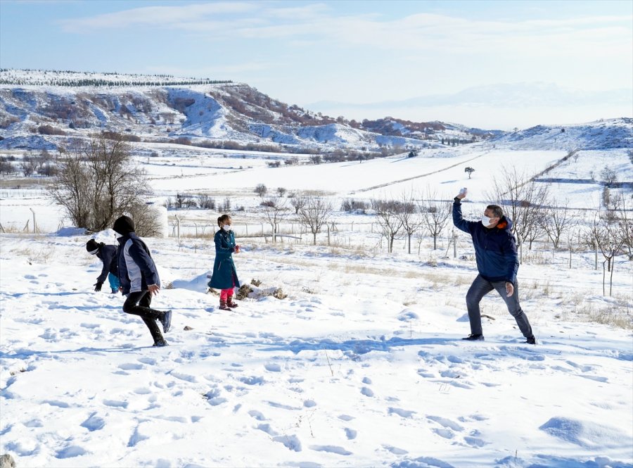 Milli Eğitim Bakanı Selçuk Eba Mobil Destek Aracında Öğrencilerle Buluştu:
