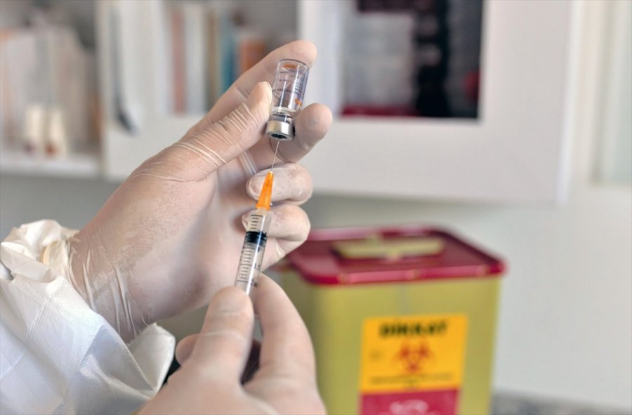Antalya'da Huzurevlerinde Kovid-19 Aşısı Uygulamasına Devam Edildi