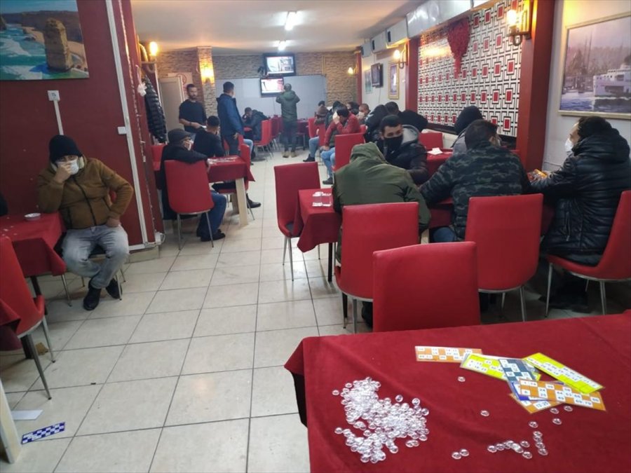 Eskişehir'de Kumar Oynanan Dernek Binasındaki 29 Kişiye Para Cezası