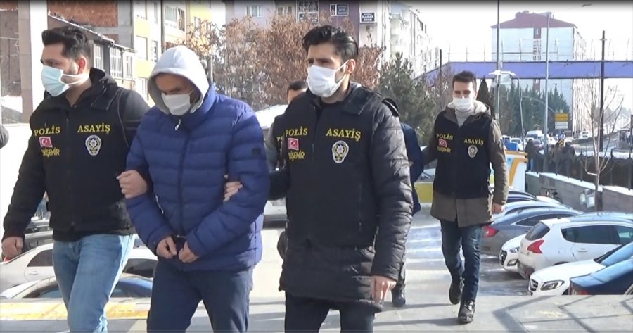 Eskişehir'de Sahte Şirket Kurarak Devleti Zarara Uğrattıkları İddiasıyla Yakalanan 4 Zanlı Adliyede