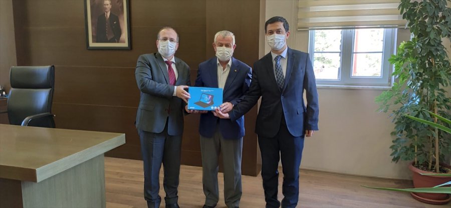 Ilgın Ticaret Borsası'ndan Uzaktan Eğitime Destek İçin Tablet Bağışı